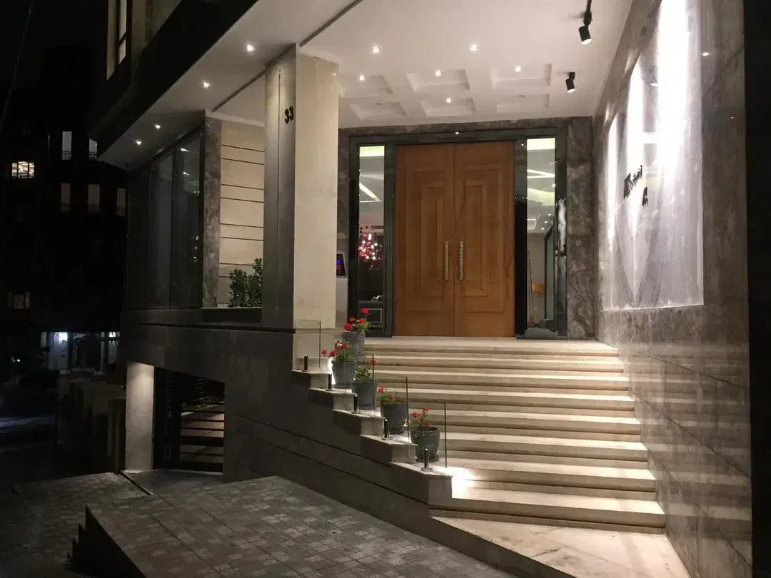 ۲۰۵ متر جردن ولیعصر پنجره ها قدی ۲ پارکینگ