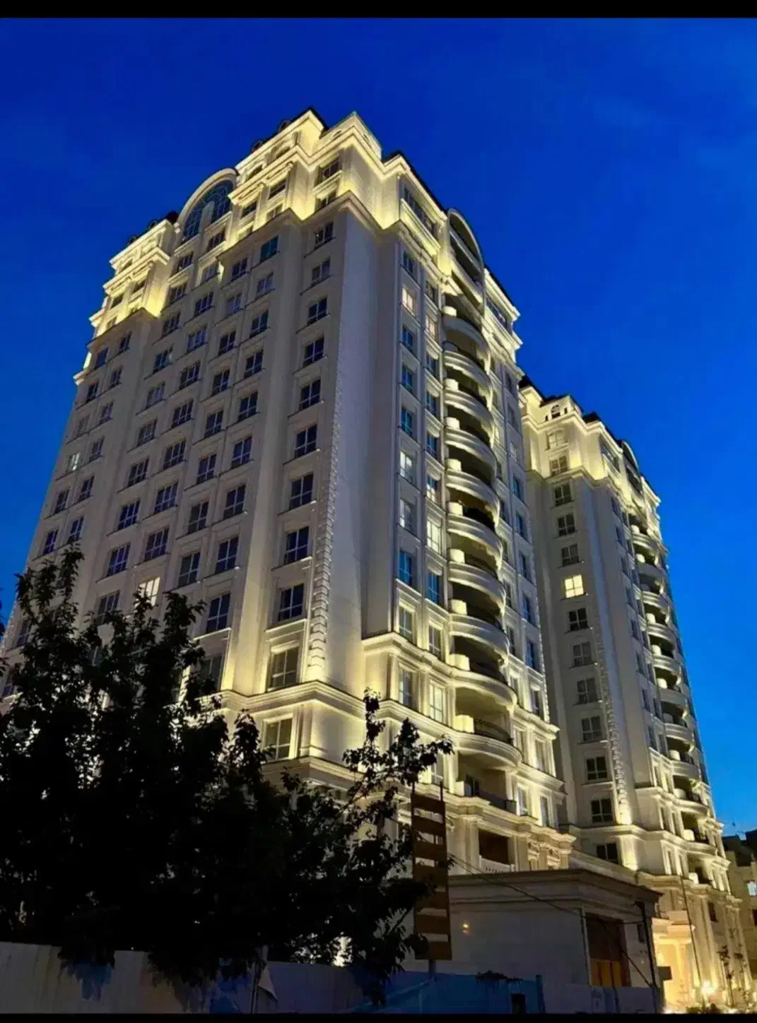 ۲۱۰ متر سعادت آباد فراتر از یک هتل ۵ ستاره