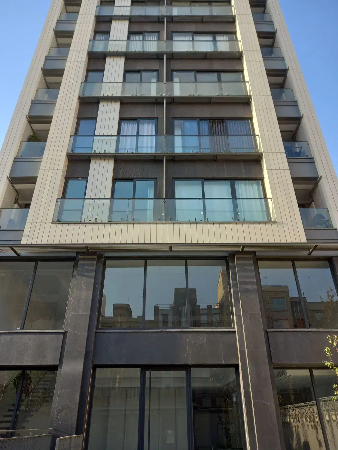 ۲۴۰متر،فول مشاعات،تاپ لوکیشن(فایل شخصی)