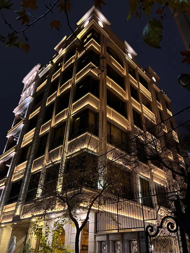 ۲۹۰ متر ۴خواب تاپ لوکیشن  دونبش میدان   سوئیت مجزا