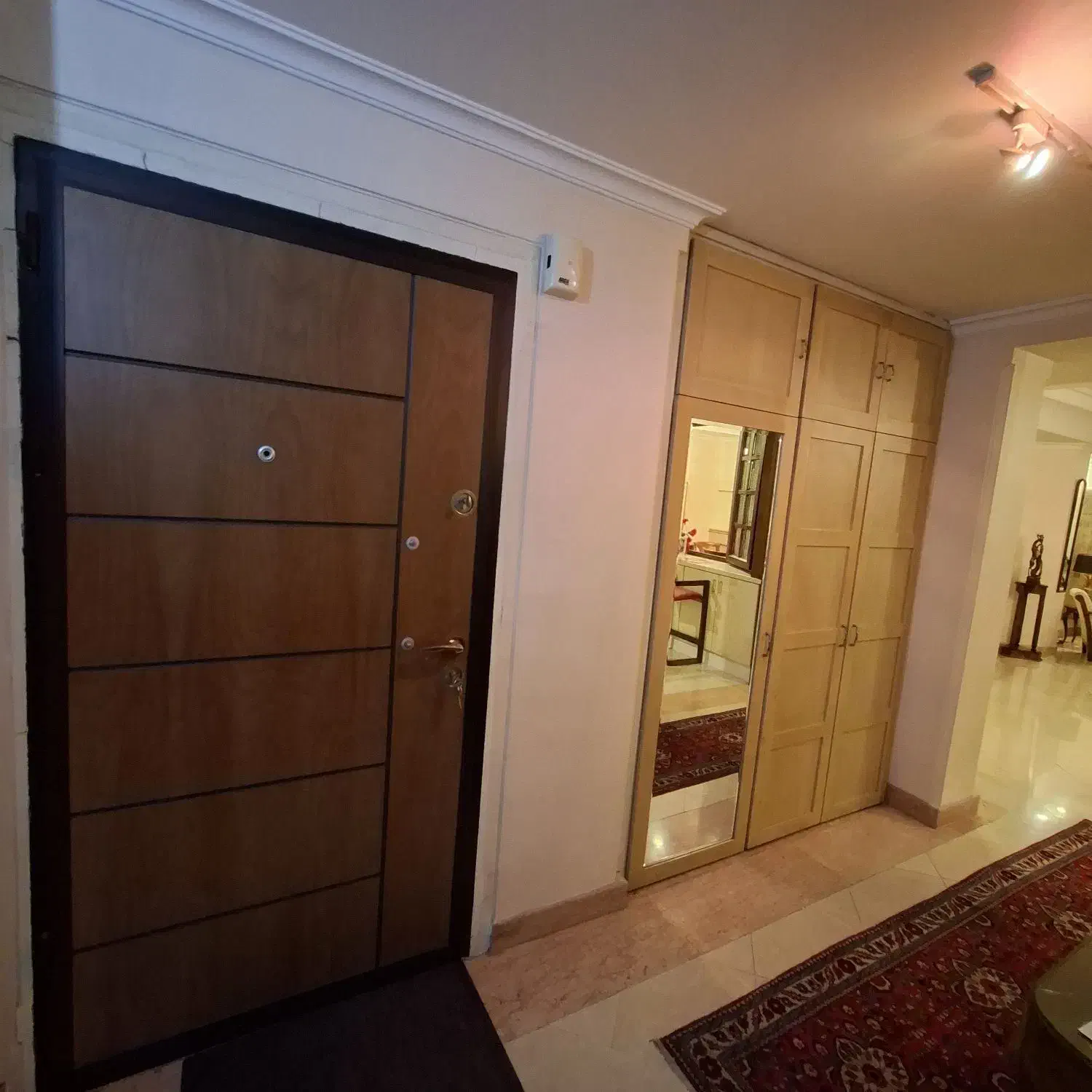 ۷۰ متر تک واحدی پر نور و دلباز نیاوران بدون ریشه