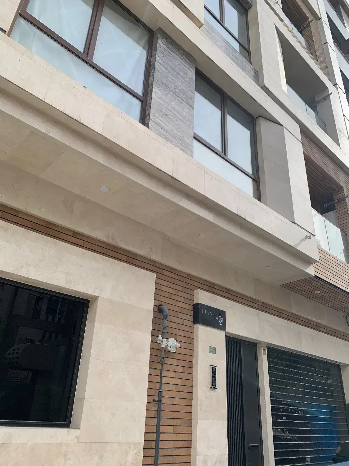 ۷۵متر / سالن مربع و قابل چیدمان / قابل تبدیل