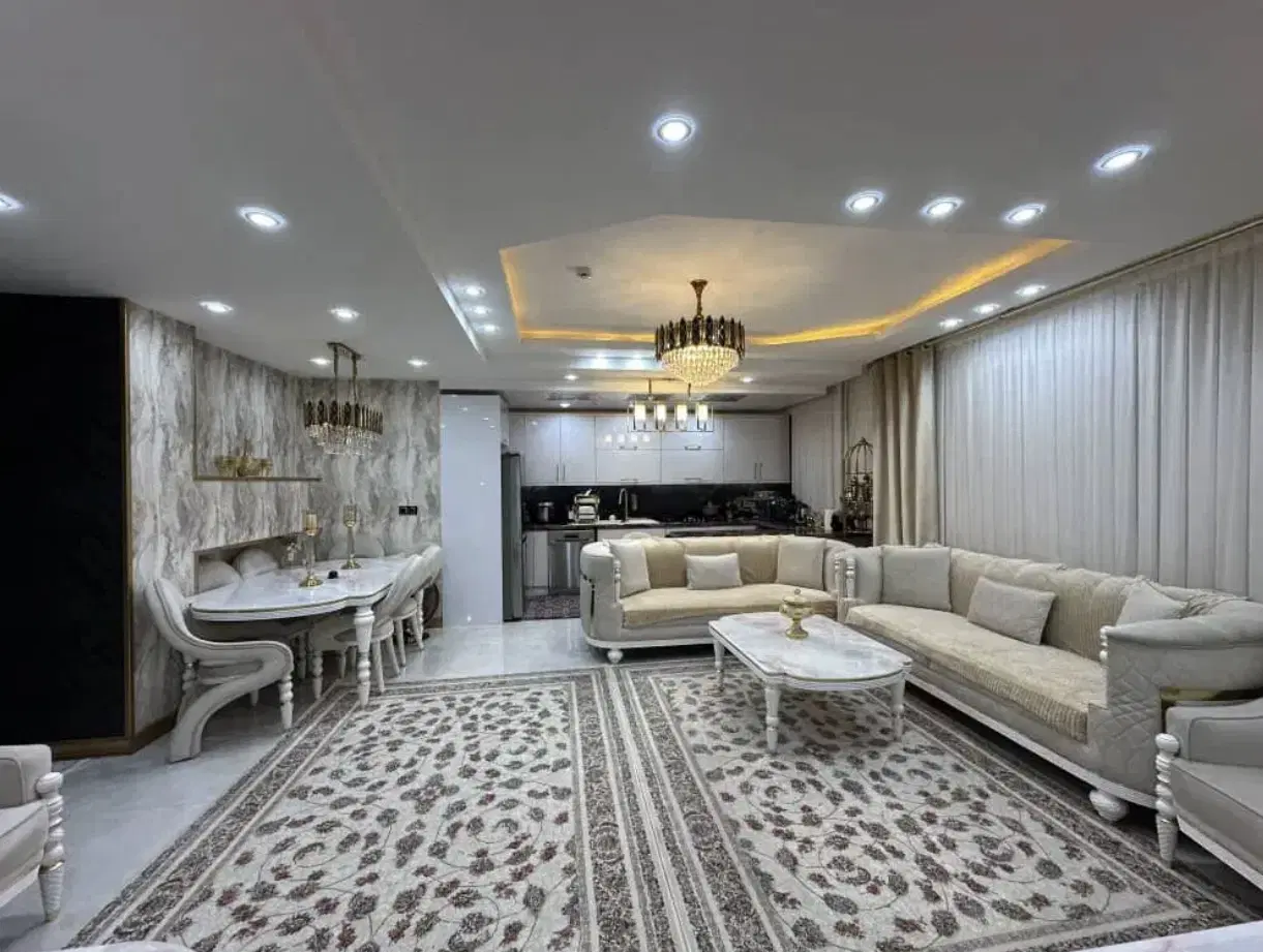 ۸۰ متری / پارکینگ اختصاصی / سند / تاپ لوکیشن معلم