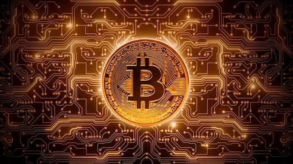 آمریکا بیت‌کوین انباشت می‌کند اما جهان دلار دیجیتال